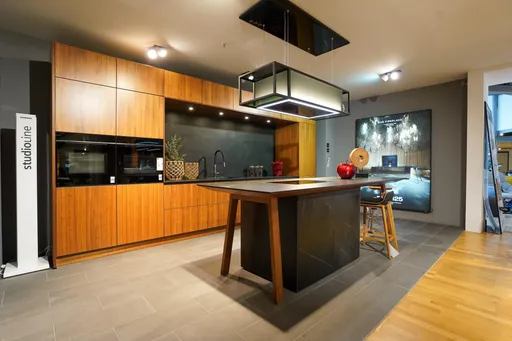 next125 Design Inselküche Naturstein